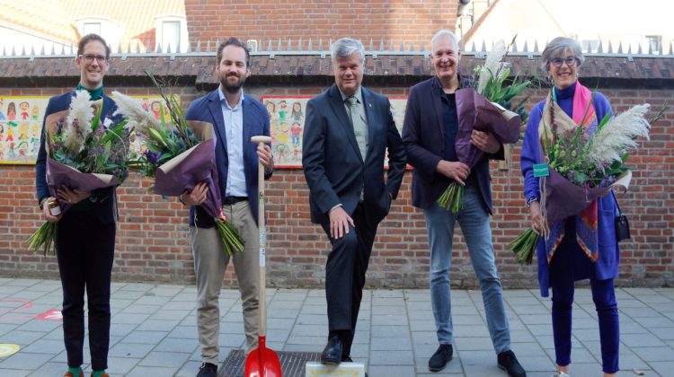 prijsuitreiking-NK-Tegelwippen-Duin-en-Bollenstreek
