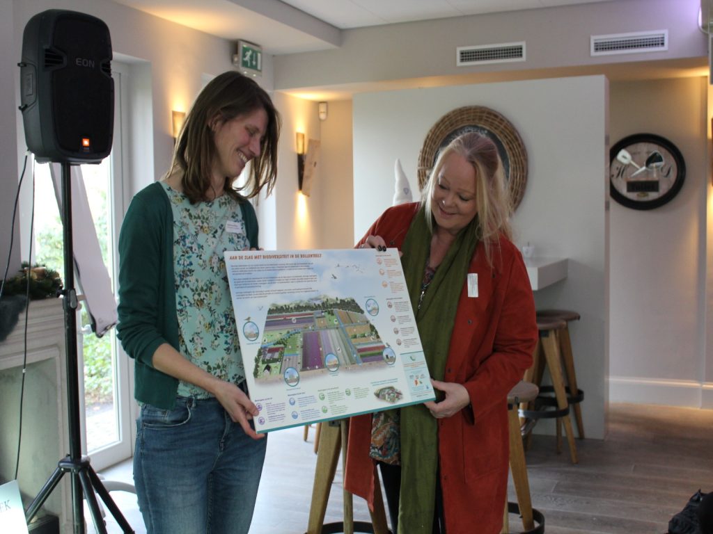 Uitreiking-poster-biodiversiteit-living-lab-b7-telers-greenport-kavb