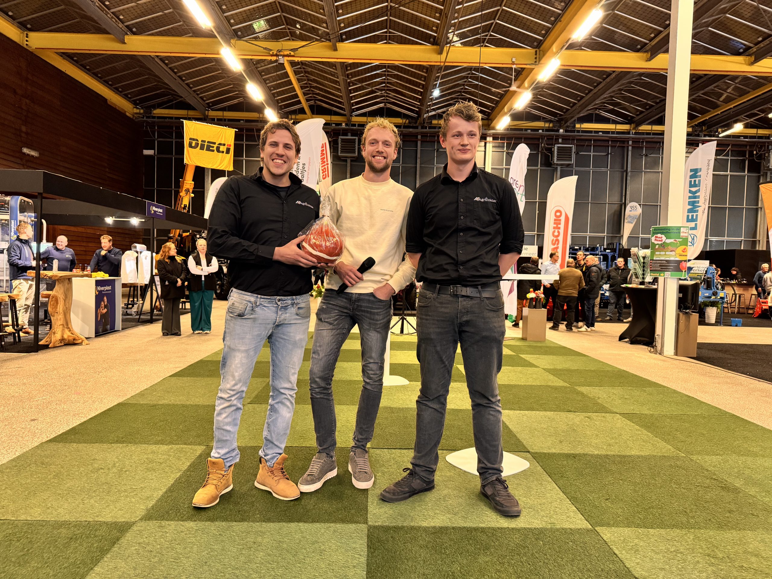 Uitreiking-innovatieprijs-mechanisatiebeurs-greenport