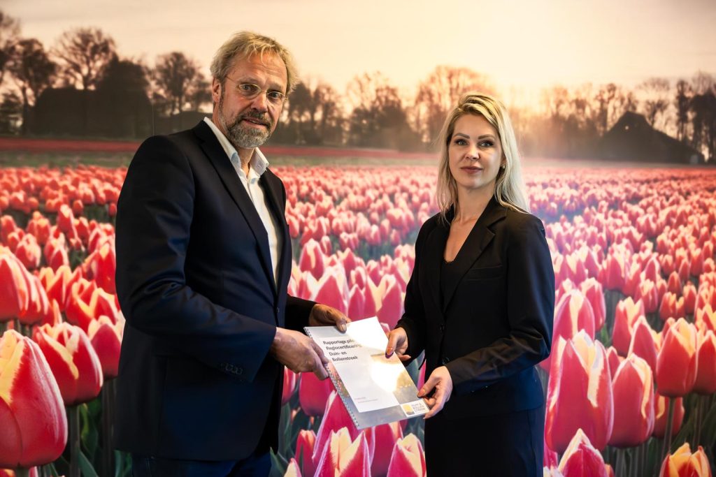 Simon-Pennings-overhandiging-Regiocertificering-Minister-Wiersma-12-05-25