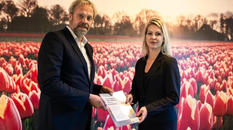 Simon-Pennings-overhandiging-Regiocertificering-Minister-Wiersma-12-05-25